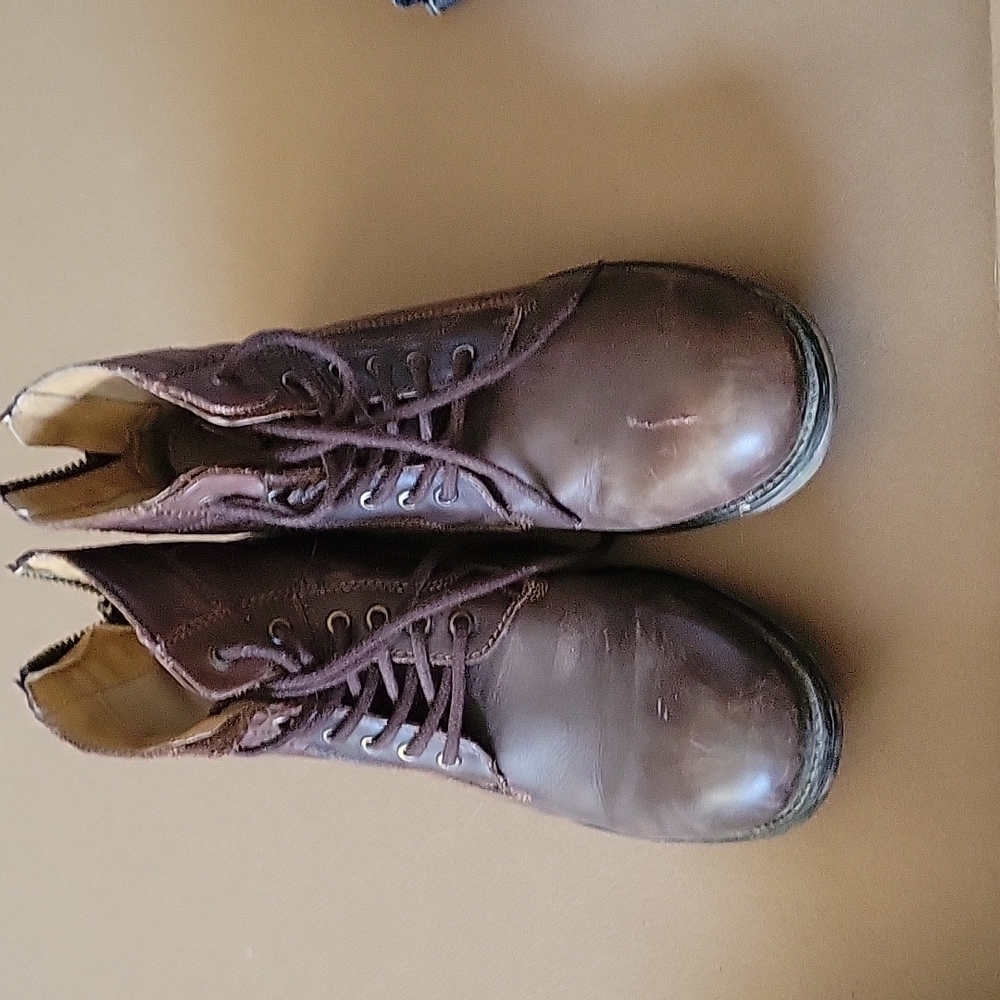 Mens size 9.5 Steve Madden brown boots